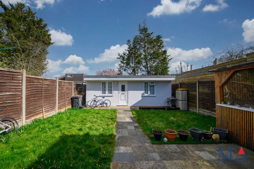 Property photo 2 of 25