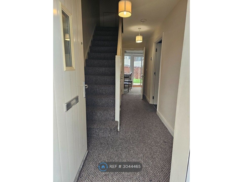 Property photo 2 of 23 Hallway