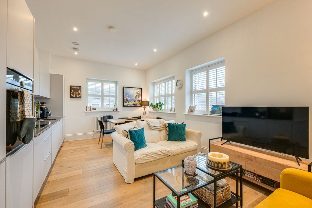 Property photo 2 of 25