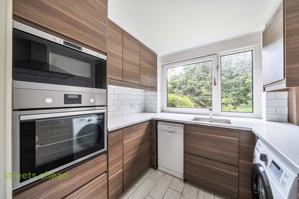 Property photo 2 of 17 7E096377-8575-4d8...