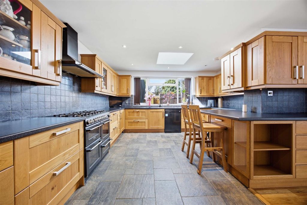 Property photo 3 of 26 Kitchen