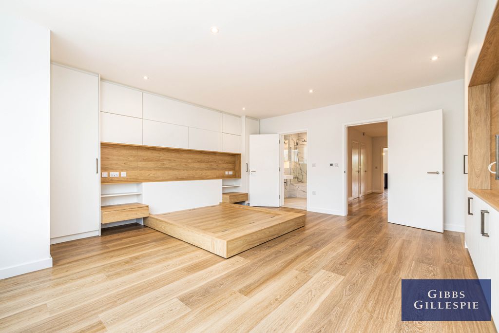 Property photo 3 of 11 1