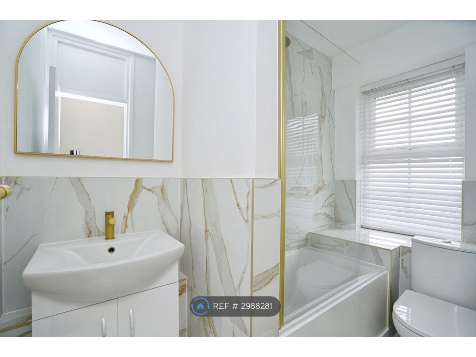 Property photo 2 of 14 Bathroom
