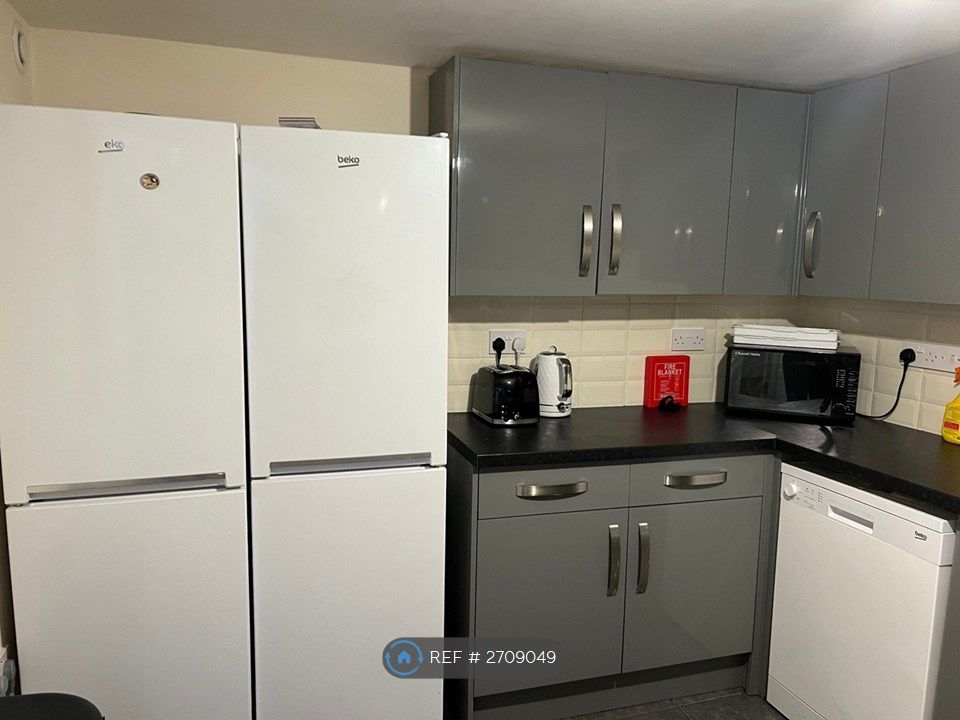 Property photo 2 of 17 Kitchen