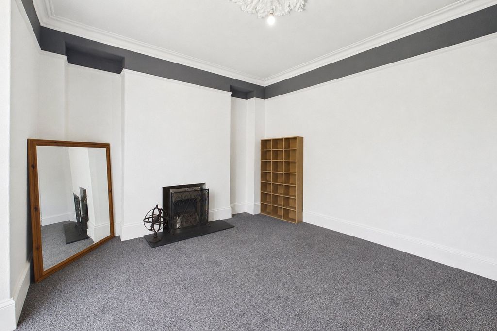 Property photo 2 of 13 Picture No. 18