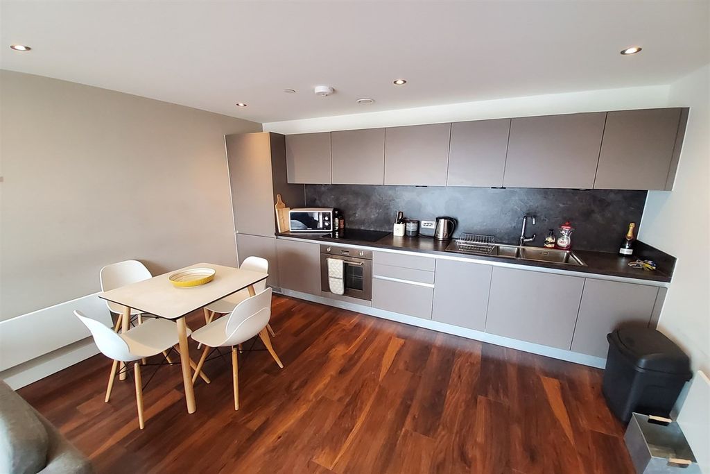 Property photo 1 of 11 (Main)