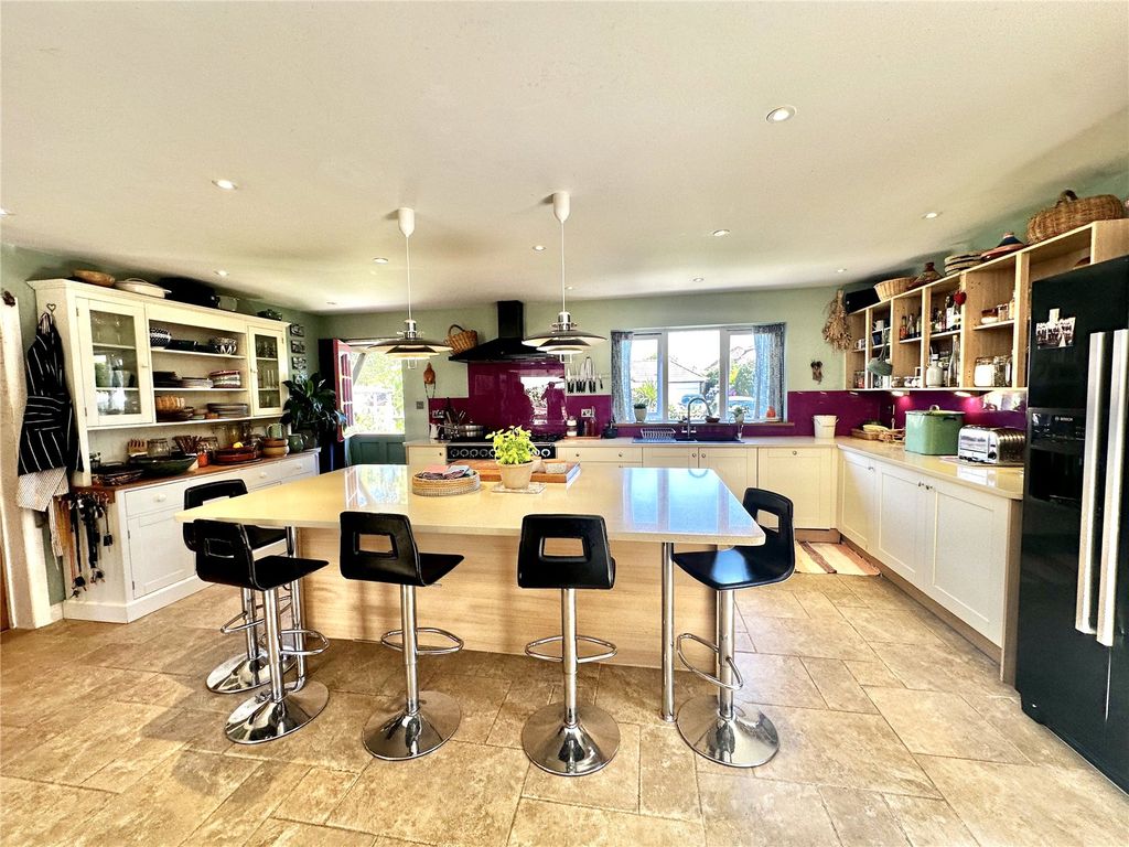 Property photo 3 of 16 Picture No. 15