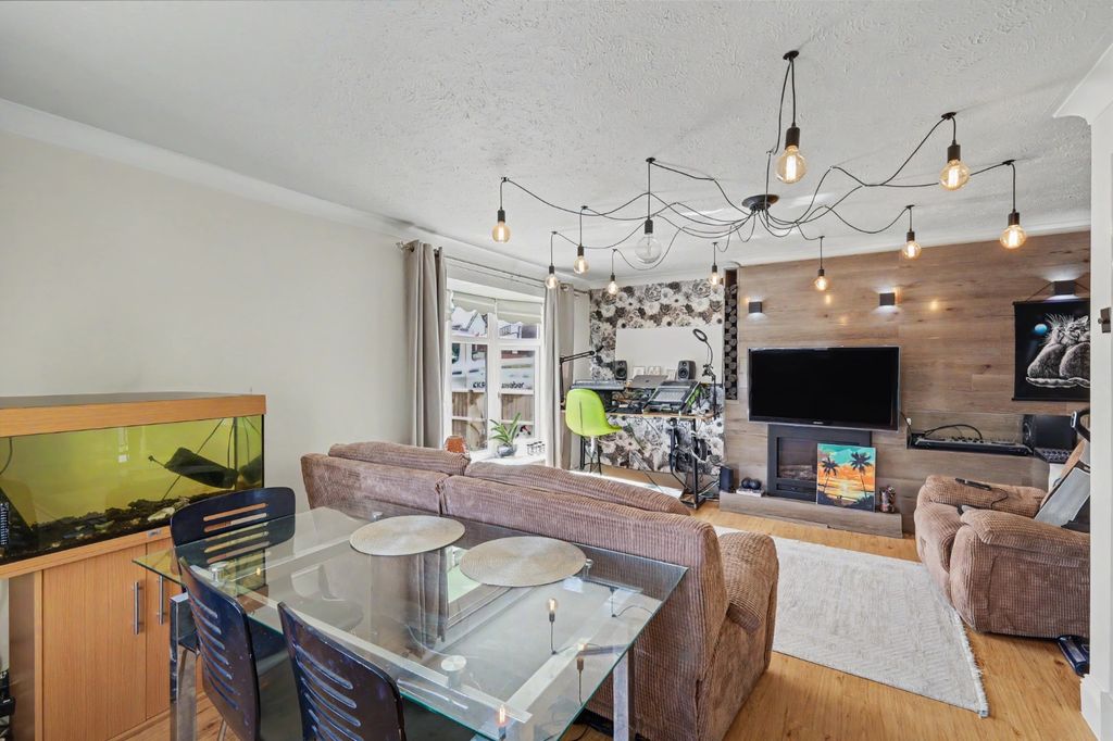 Property photo 3 of 12 5164234