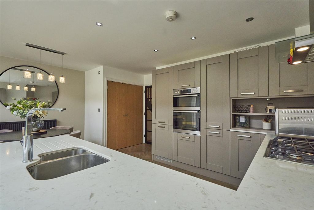Property photo 3 of 23 Kitchen-008.Jpg