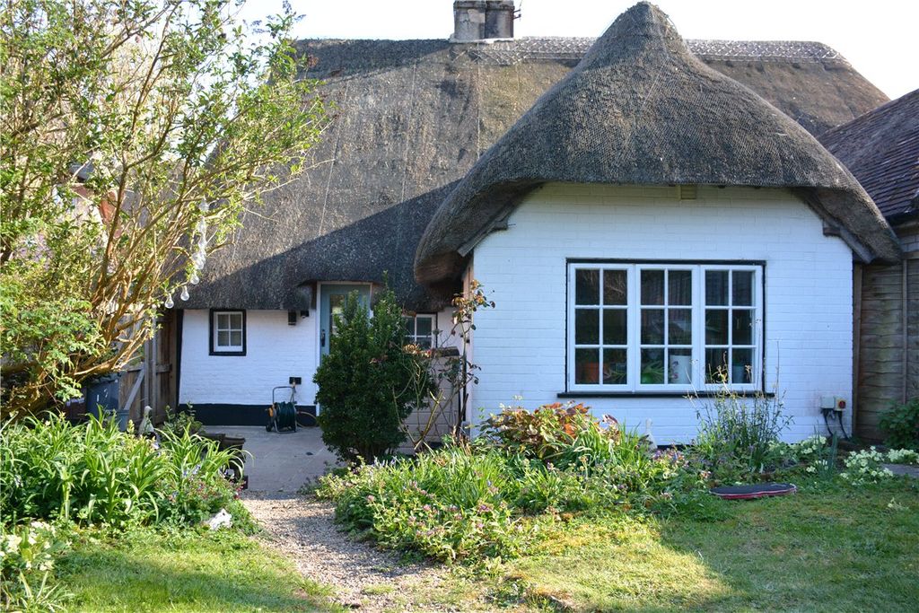 Property photo 2 of 17 Outside