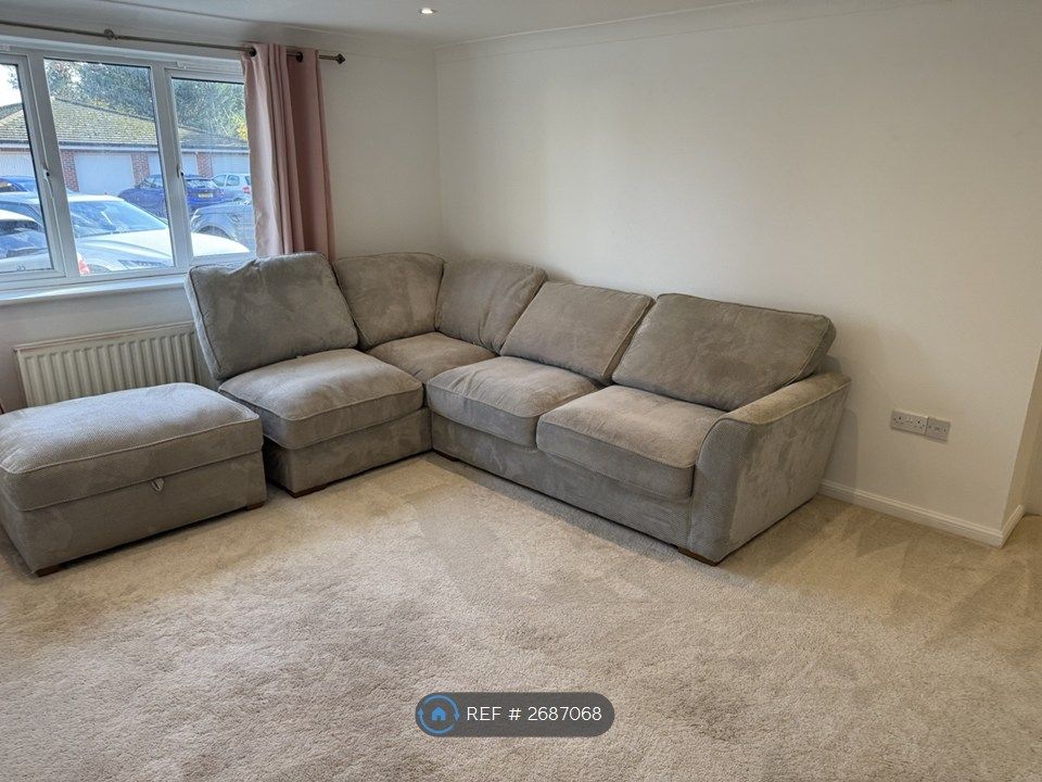 Property photo 3 of 11 Living Room