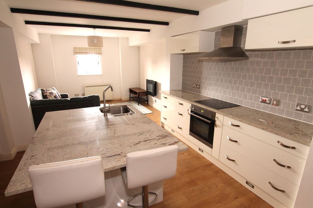 Property photo 1 of 10 Kitchen