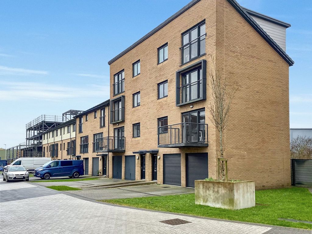 Property photo 1 of 27 Picture No. 35