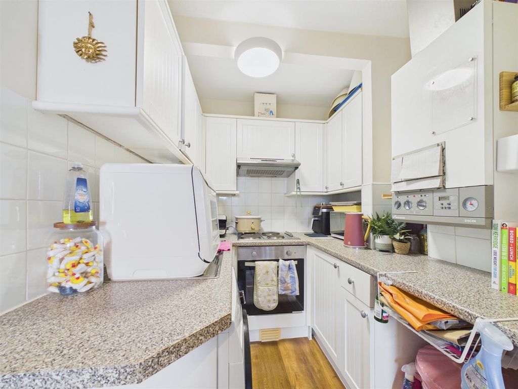 Property photo 2 of 8 Kitchen