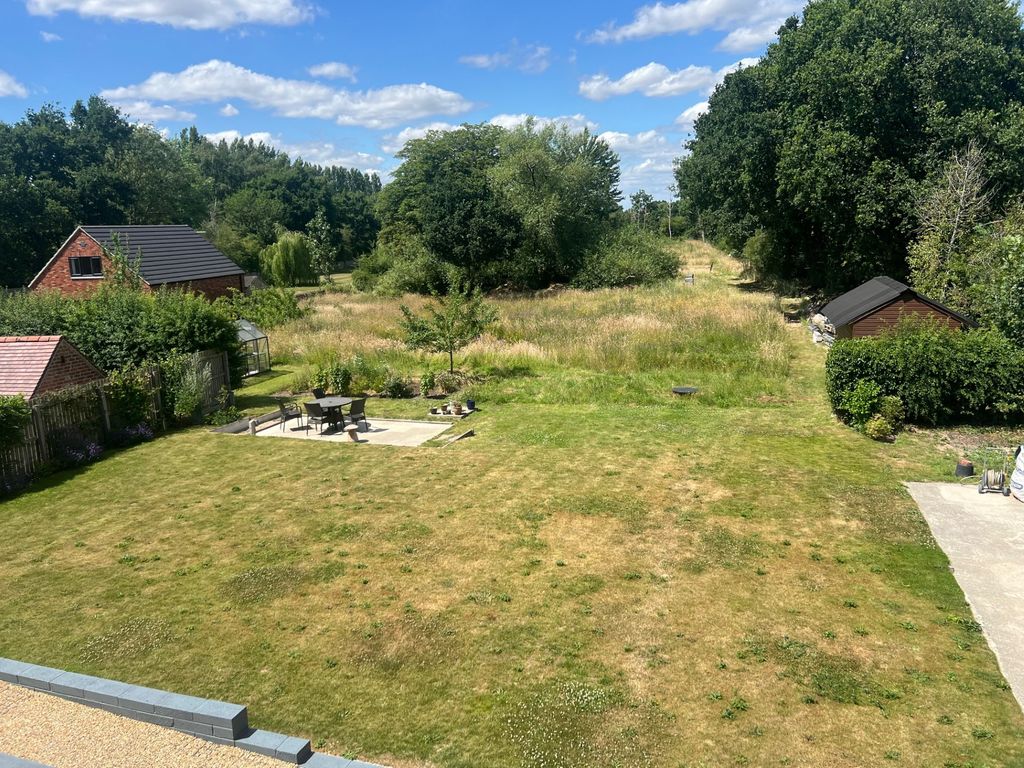 Property photo 2 of 31 Garden