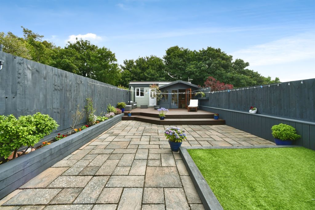 Property photo 1 of 28