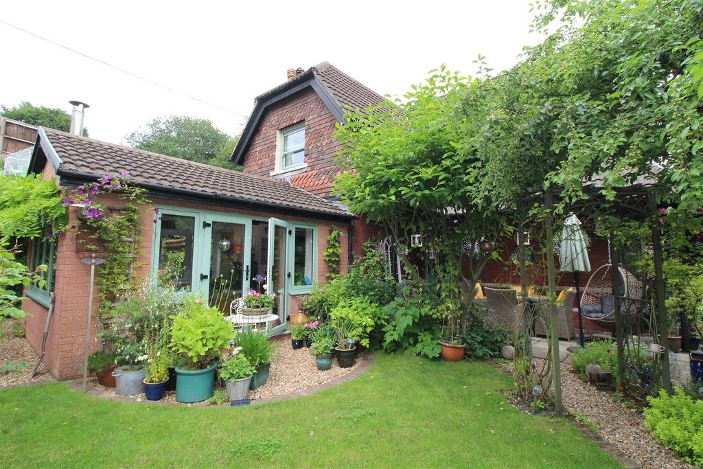 Property photo 1 of 51 Front Garden