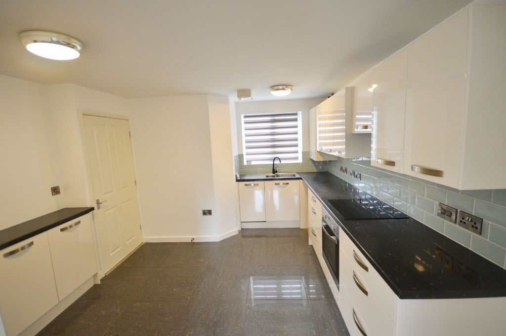 Property photo 3 of 22 Picture No. 04