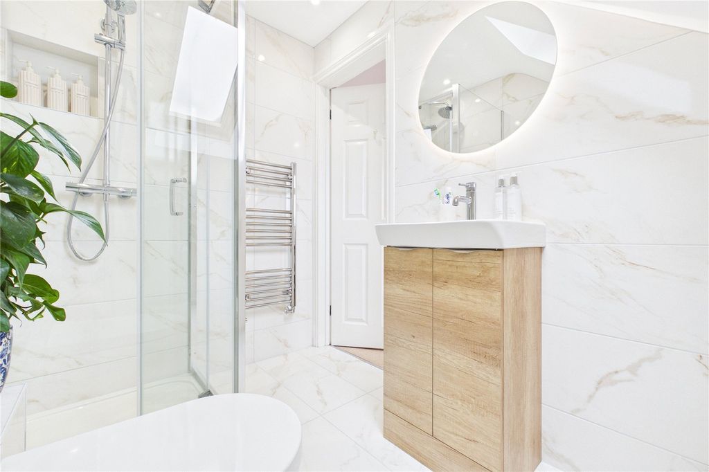 Property photo 3 of 22 En-Suite