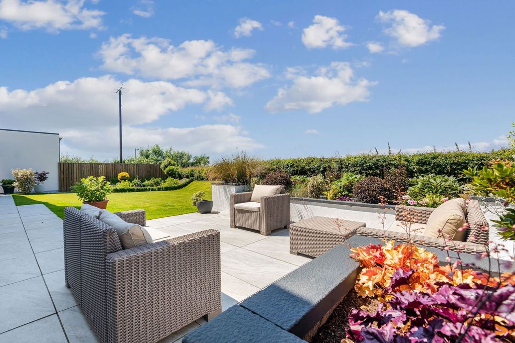 Property photo 2 of 22