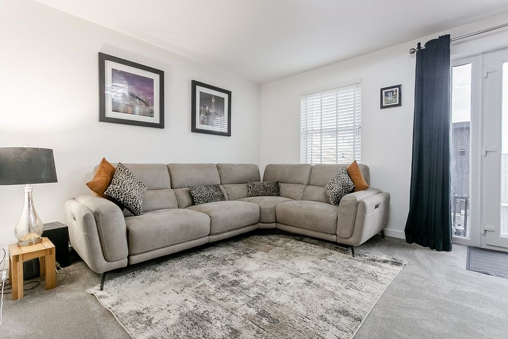 Property photo 3 of 33