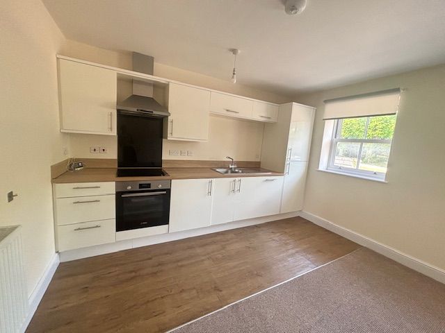 Property photo 3 of 6 Kitchen