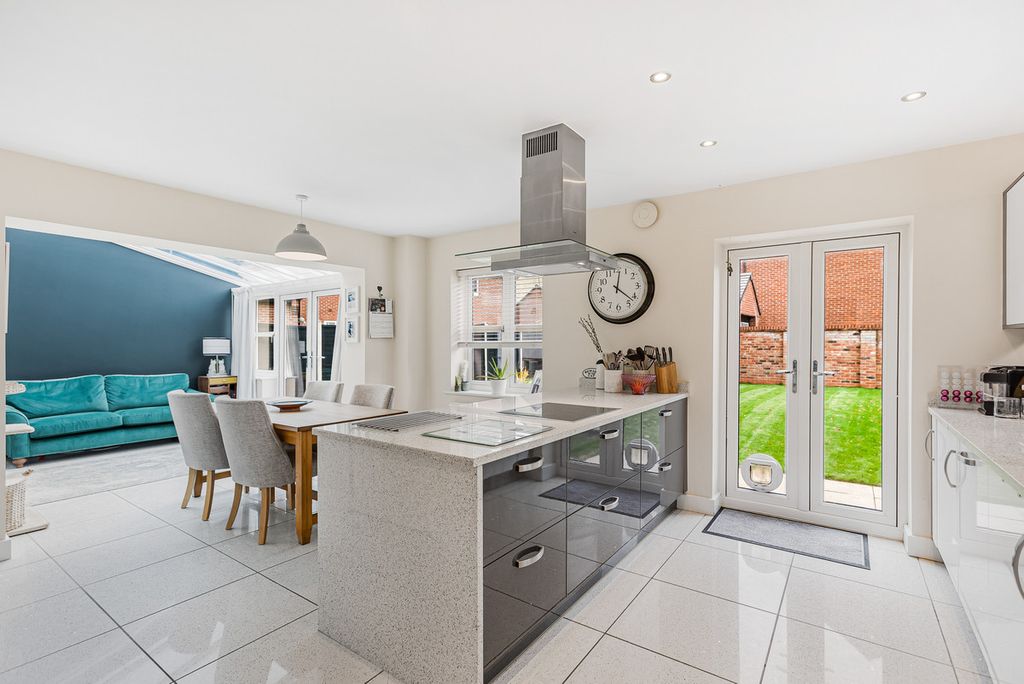 Property photo 2 of 39