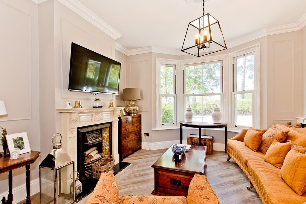 Property photo 3 of 19 Sitting.Jpg