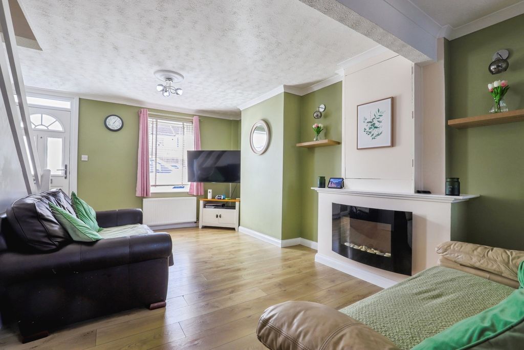 Property photo 3 of 16 Pbox-Img.Jpg