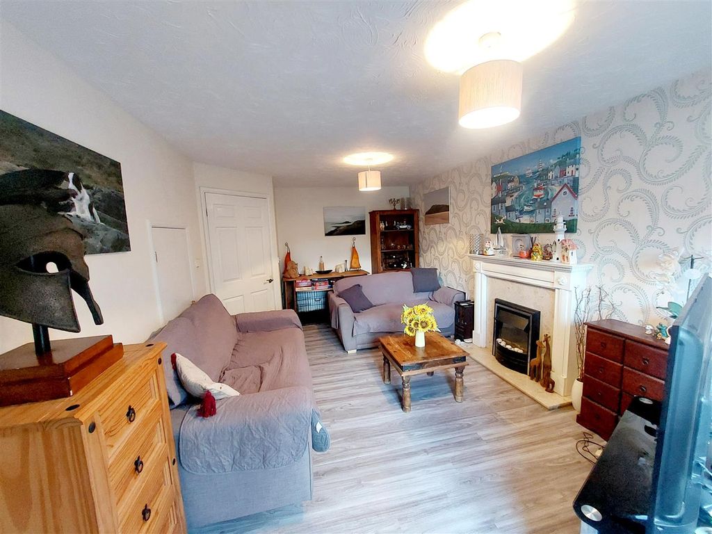 Property photo 3 of 21