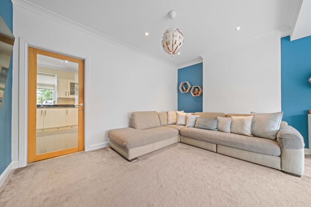 Property photo 2 of 27