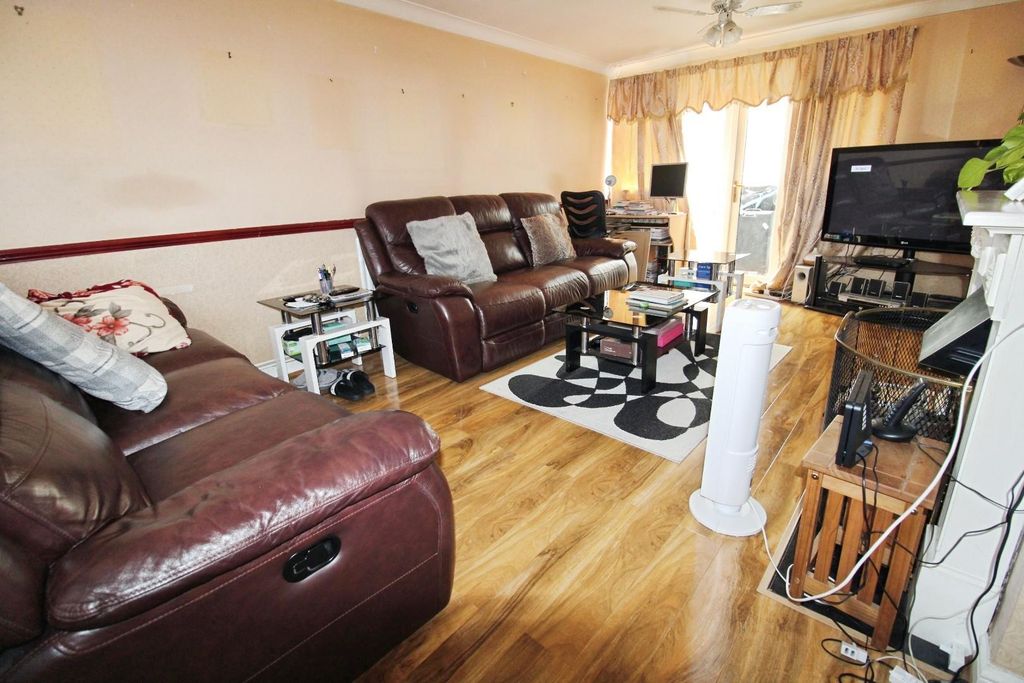 Property photo 2 of 19 Living Room