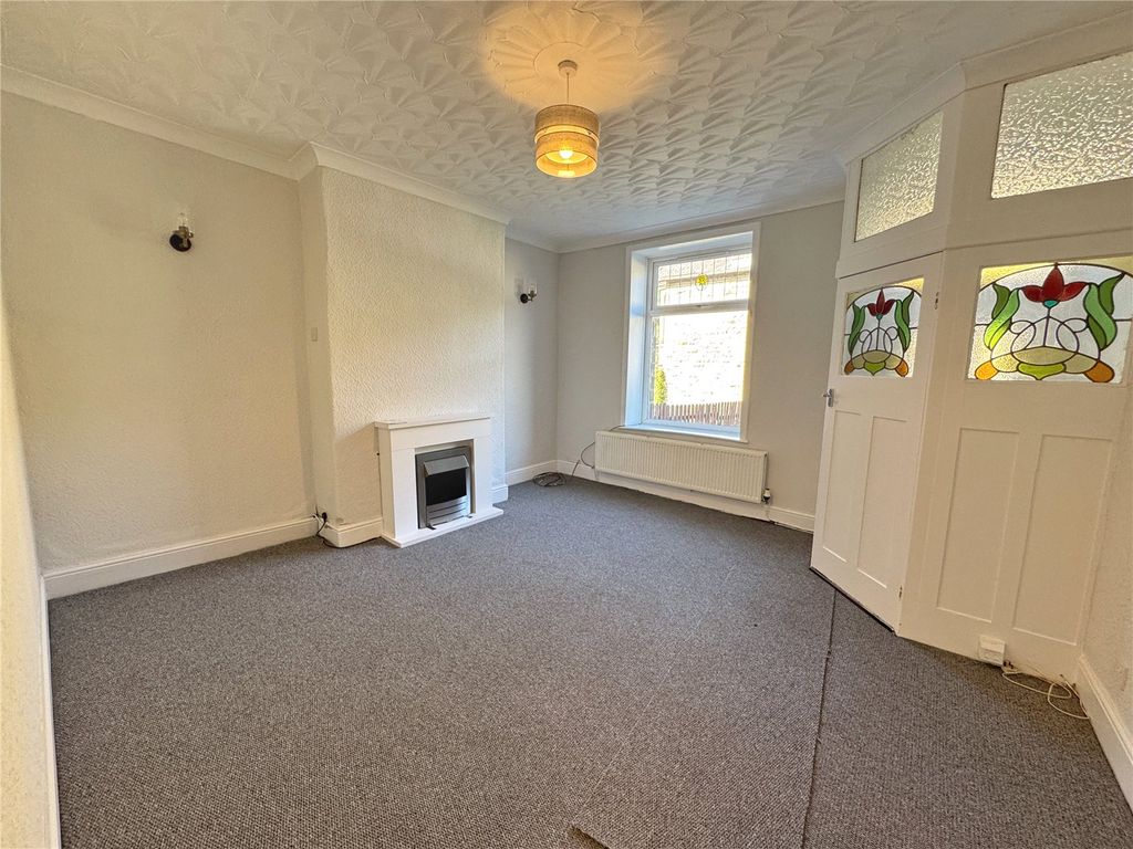 Property photo 1 of 14 Spacious Lounge