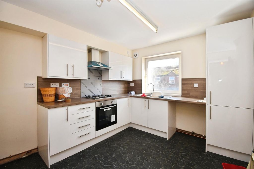 Property photo 3 of 8 A6415563-U 20 20 2810 29.Jpg