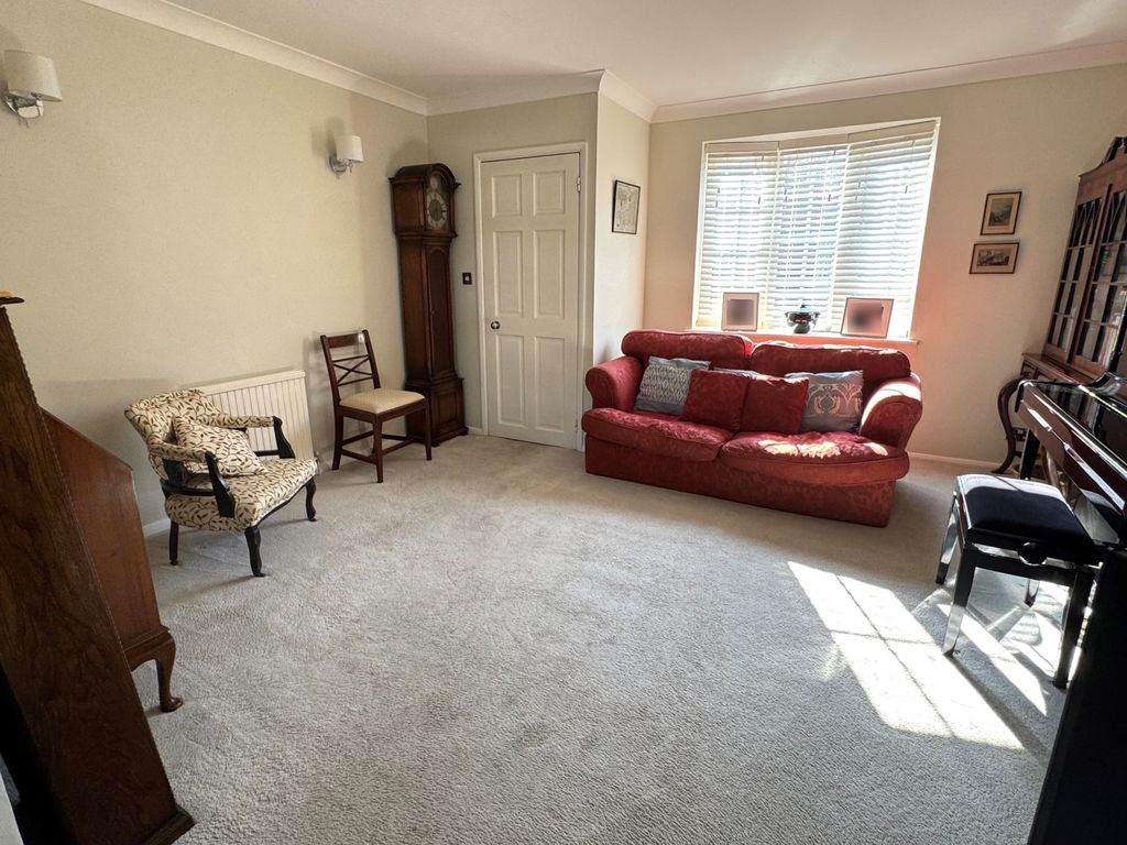 Property photo 2 of 11 Lounge Left