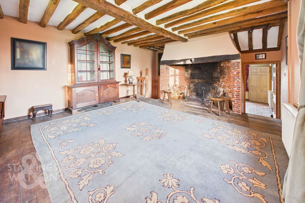 Property photo 2 of 33