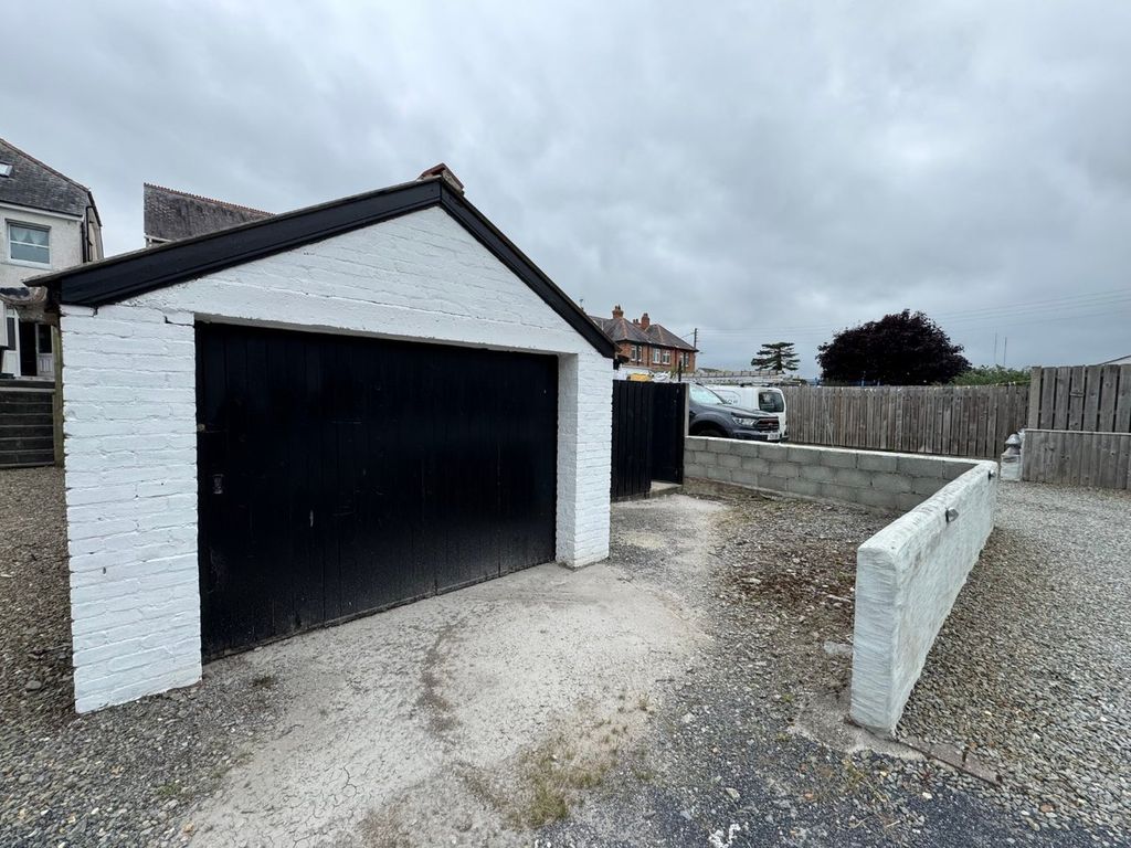 Property photo 3 of 34