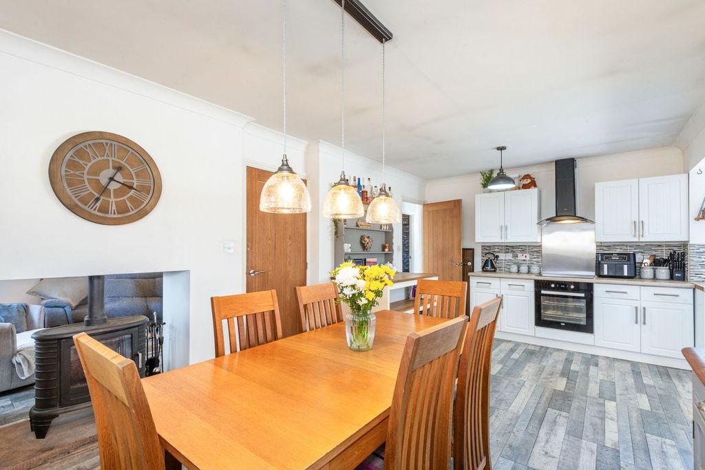 Property photo 3 of 21 Dining Kitchen