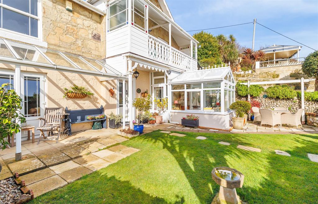 Property photo 2 of 29 Grenville