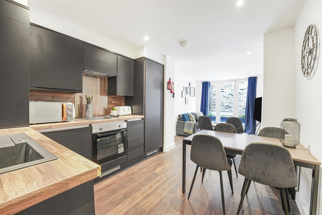 Property photo 3 of 8 Mnh04116.Jpg