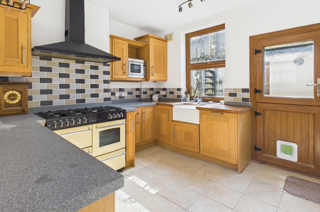 Property photo 3 of 19 Cam02545G0-Pr0384-Still007