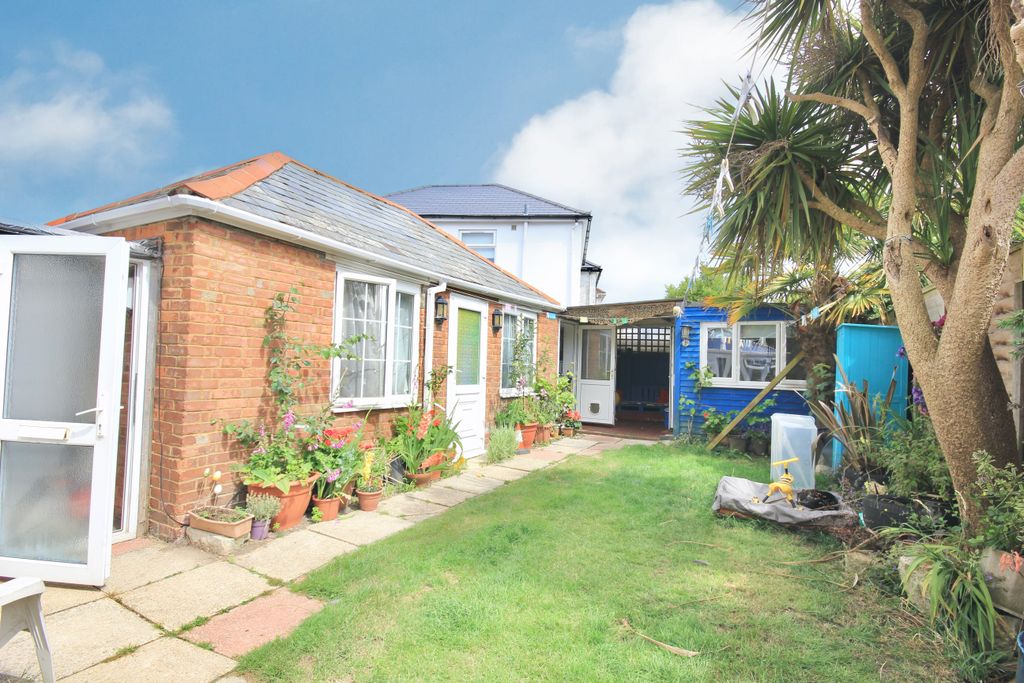 Property photo 2 of 32