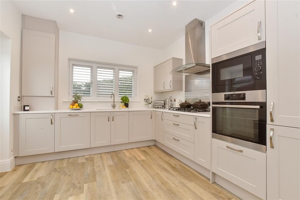 Property photo 2 of 14 Kitchen