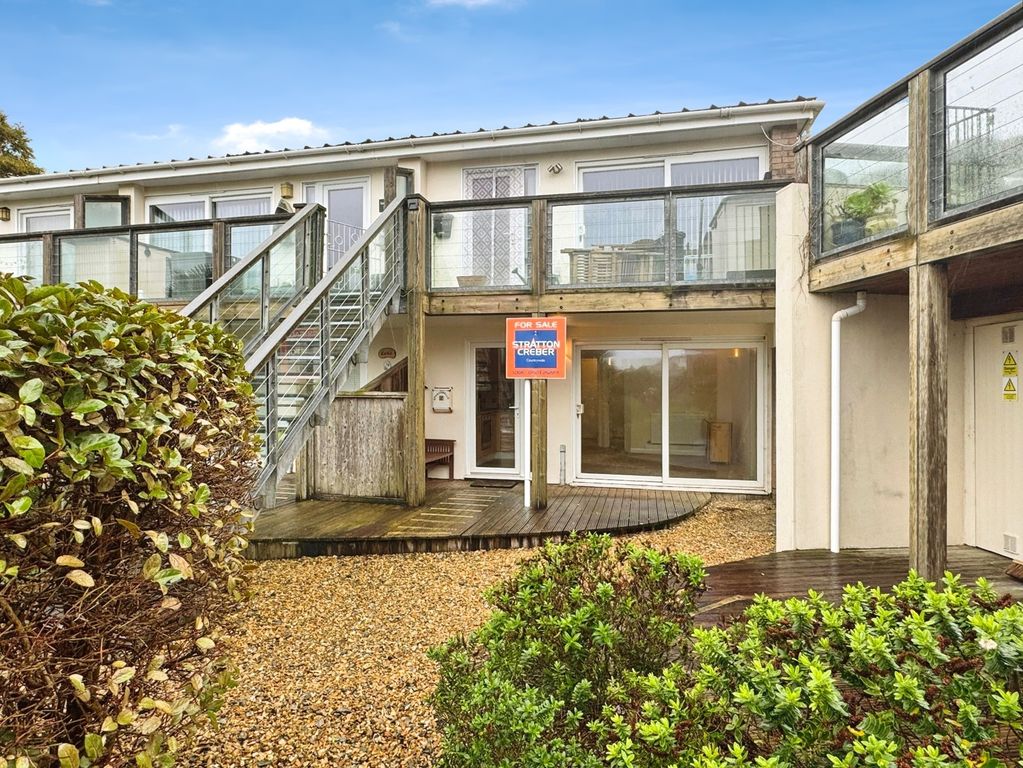 Property photo 1 of 20 Front