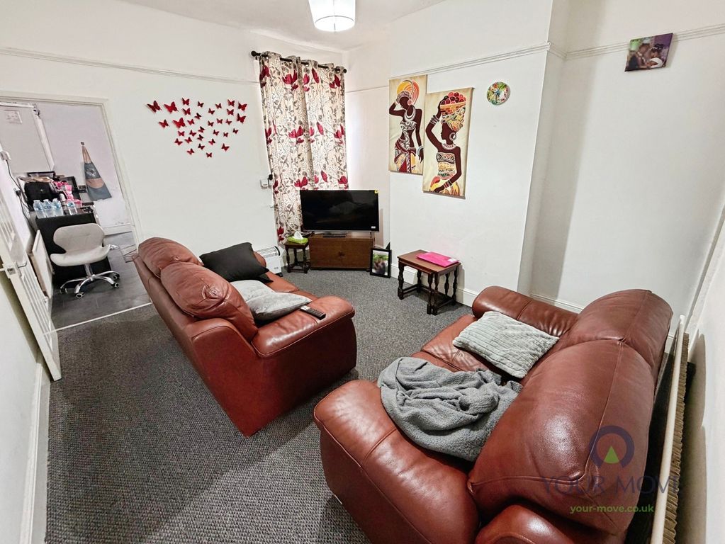 Property photo 2 of 9 Lounge