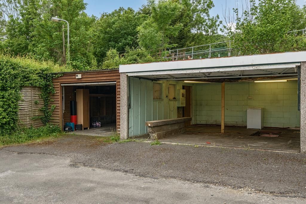 Property photo 1 of 17 External
