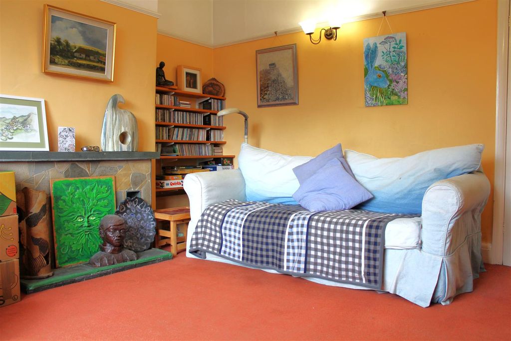 Property photo 2 of 12 Lounge.Jpg