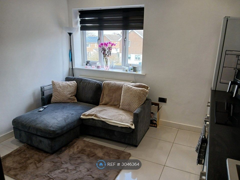 Property photo 3 of 7 Lounge Area