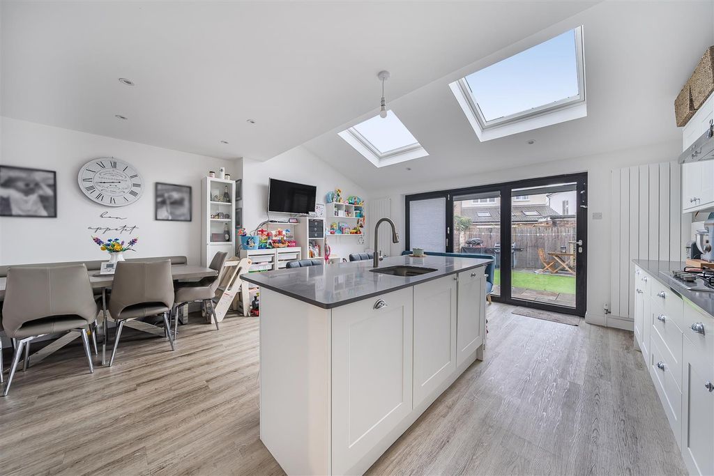 Property photo 3 of 17 Kitchen / Diner