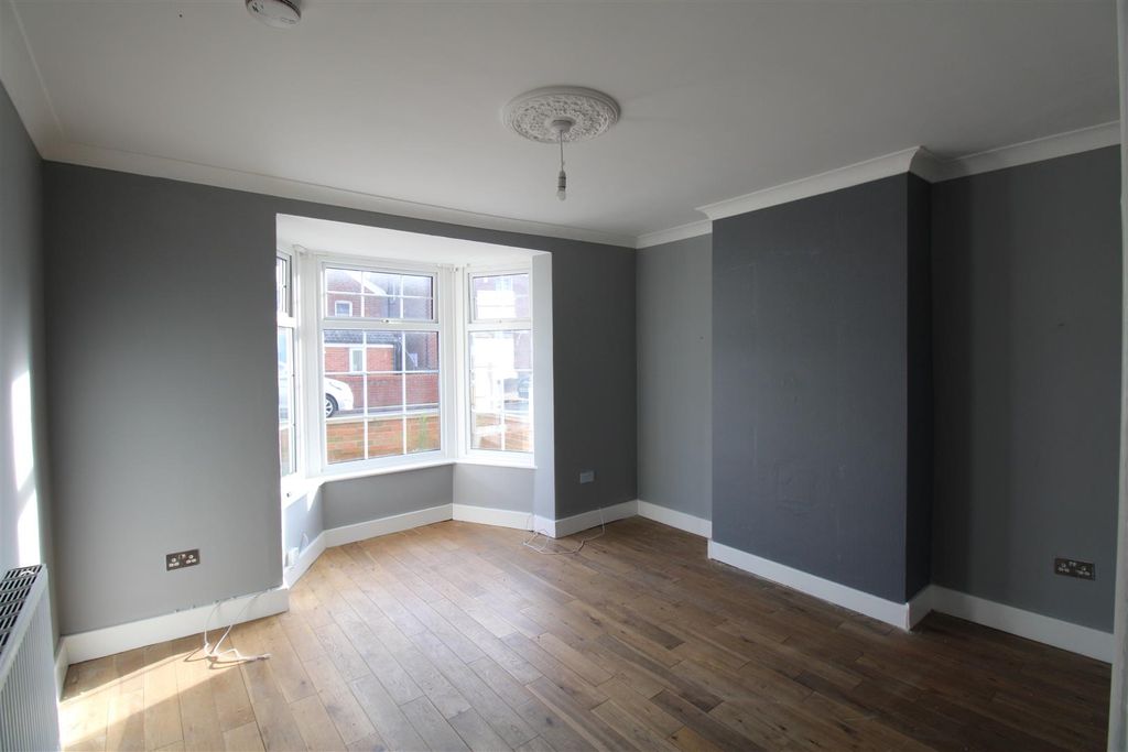 Property photo 2 of 26 Lounge